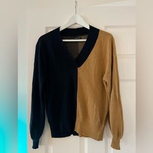 Who What Wear v-neck sweater. Medium. Half black, half brown/tan/caramel color